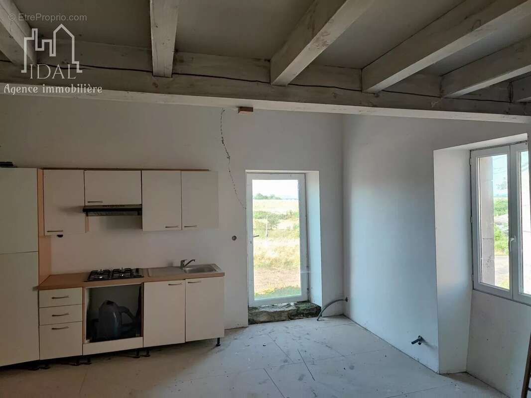 Maison à LES COSTES-GOZON