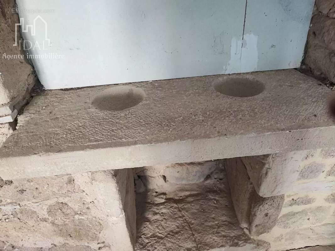 Maison à LES COSTES-GOZON