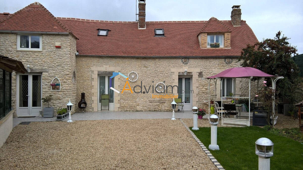 Maison à REMAUVILLE