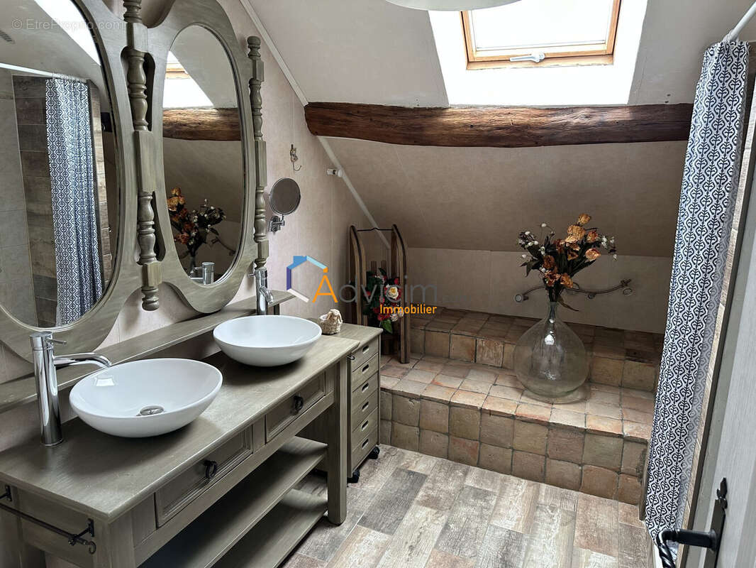 Maison à REMAUVILLE