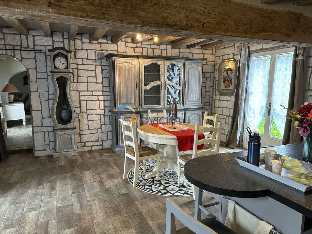 Maison à REMAUVILLE