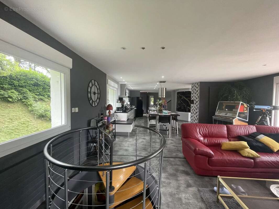 Maison à SAINT-JEAN-BREVELAY