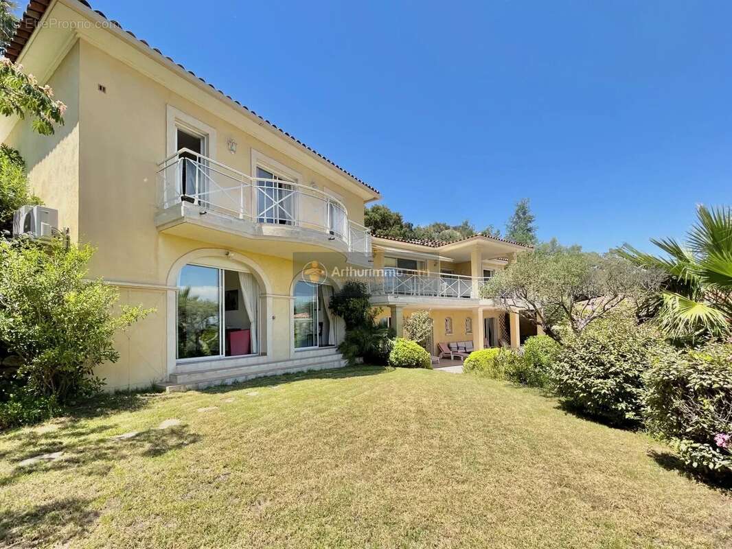 Maison à LES ISSAMBRES