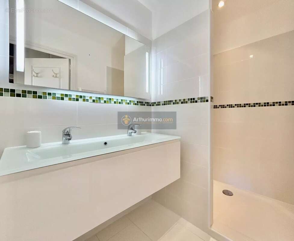 Maison à ROQUEBRUNE-SUR-ARGENS