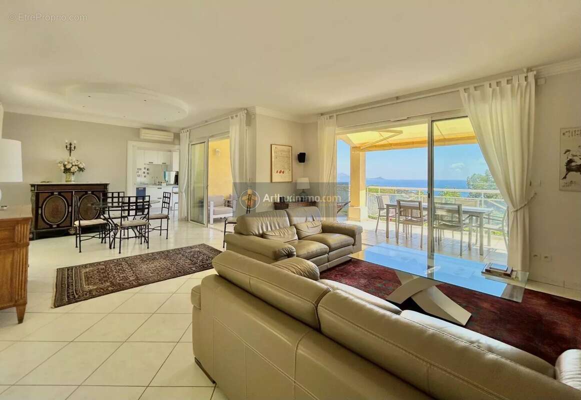 Maison à ROQUEBRUNE-SUR-ARGENS