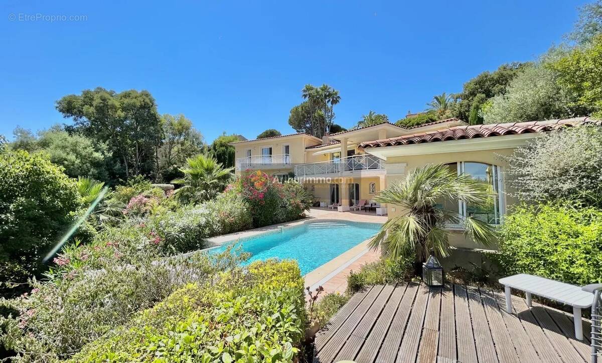 Maison à ROQUEBRUNE-SUR-ARGENS