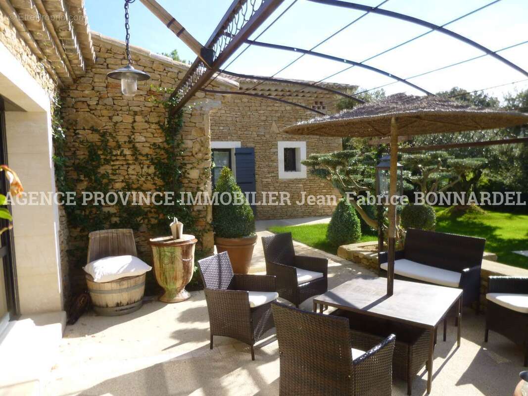 Maison à SUZE-LA-ROUSSE