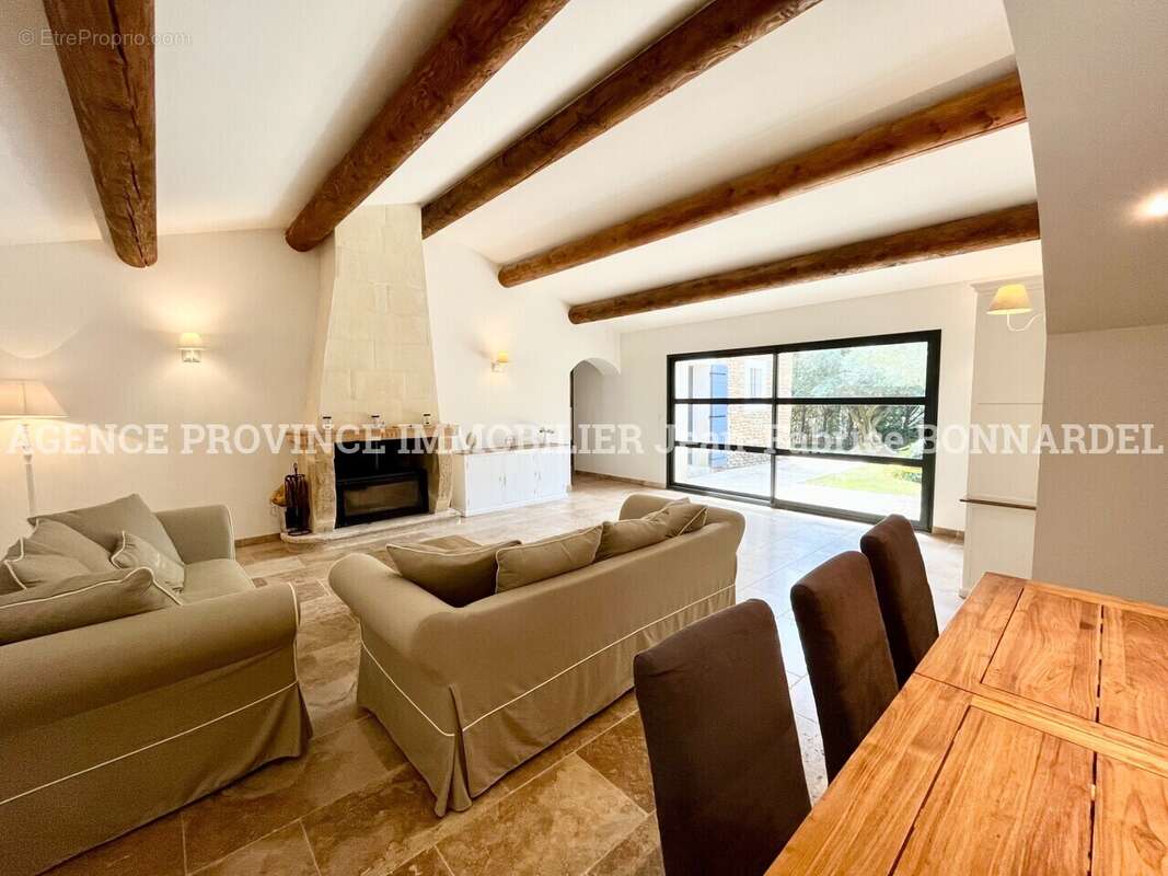 Maison à SUZE-LA-ROUSSE