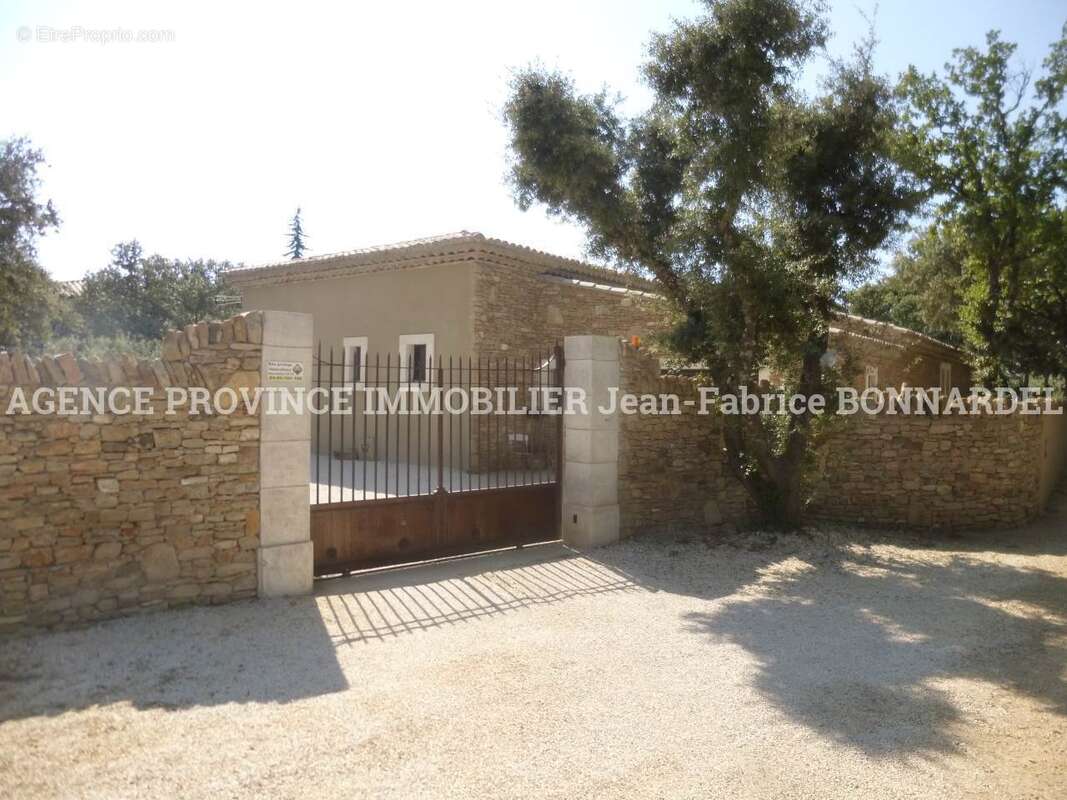 Maison à SUZE-LA-ROUSSE