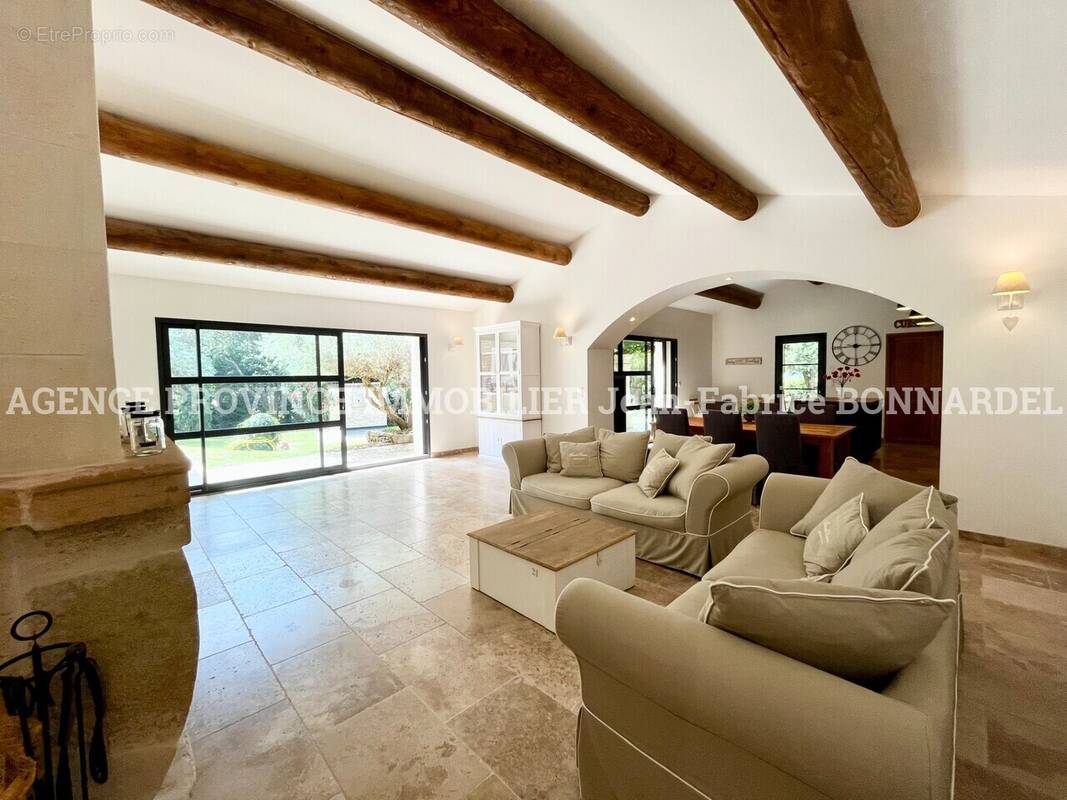 Maison à SUZE-LA-ROUSSE