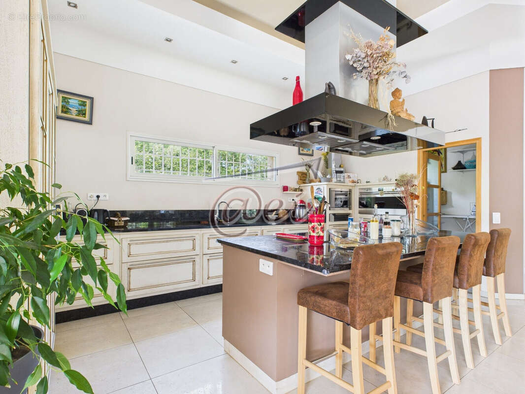 Maison à SAINT-MAXIMIN-LA-SAINTE-BAUME