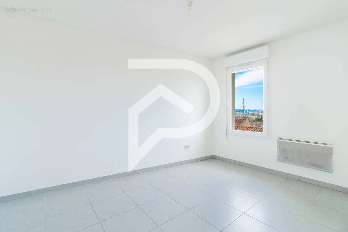 Appartement à MARSEILLE-3E