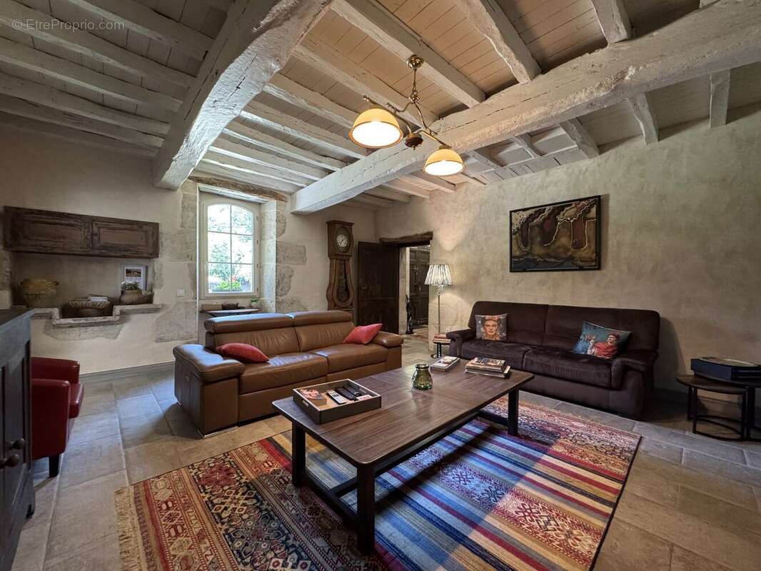 Maison à CASTERA-VERDUZAN