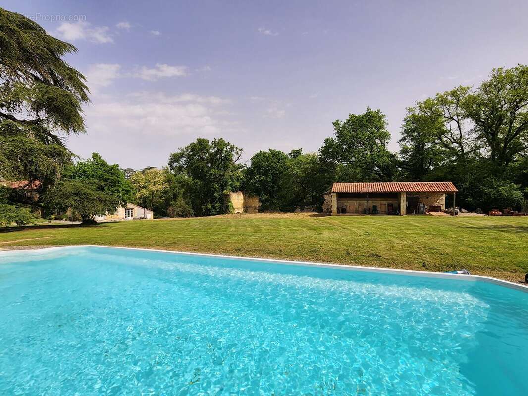 Maison à CASTERA-VERDUZAN