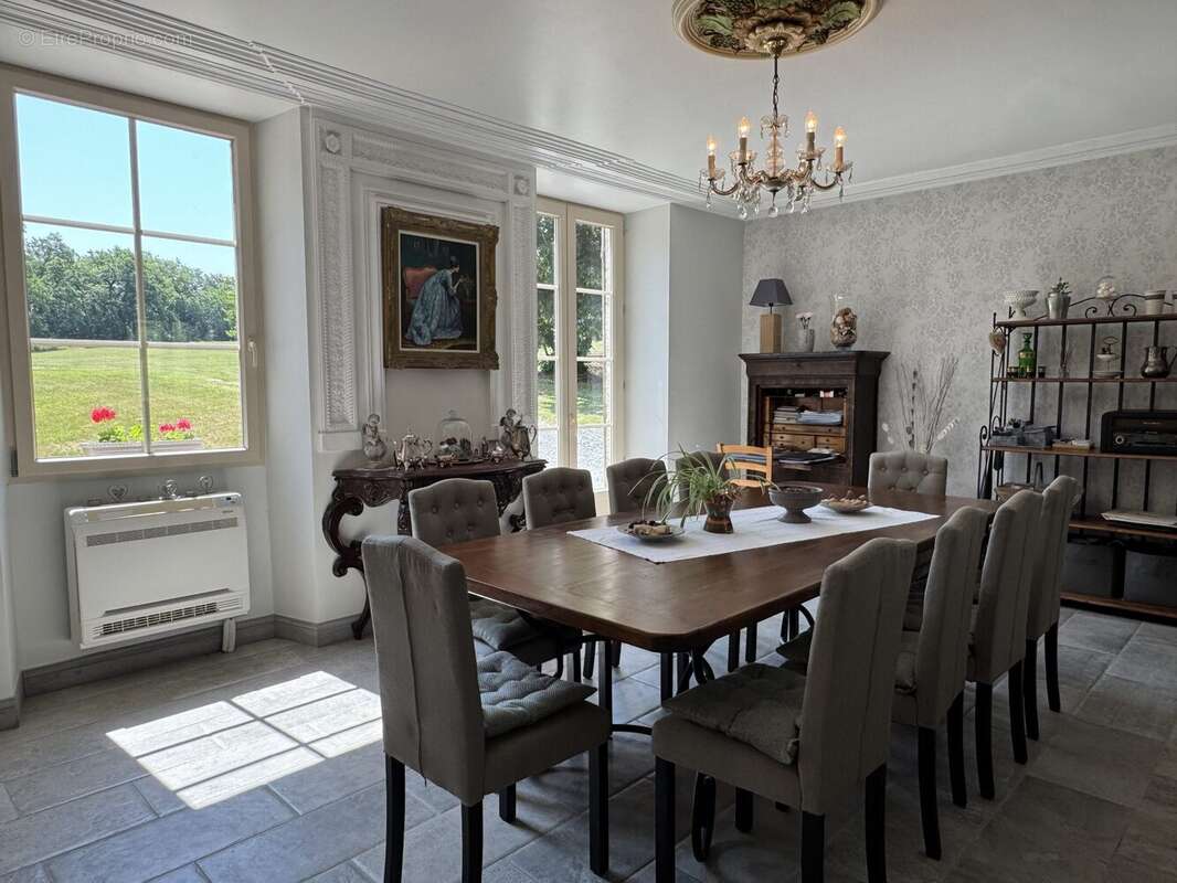 Maison à CASTERA-VERDUZAN