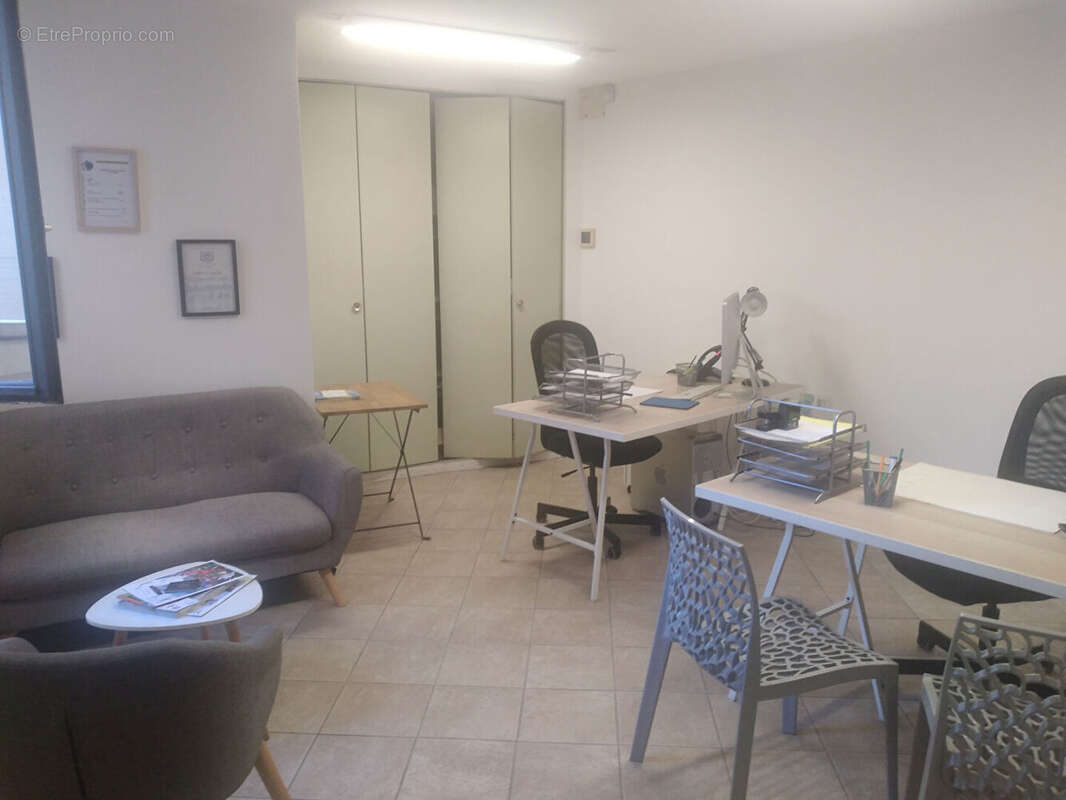 Commerce à MEZIERES-SUR-SEINE