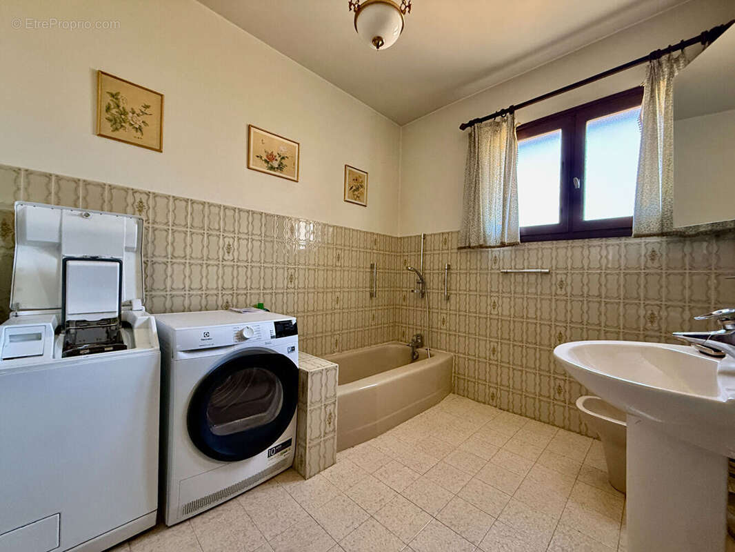 Maison à BAGNOLS-SUR-CEZE