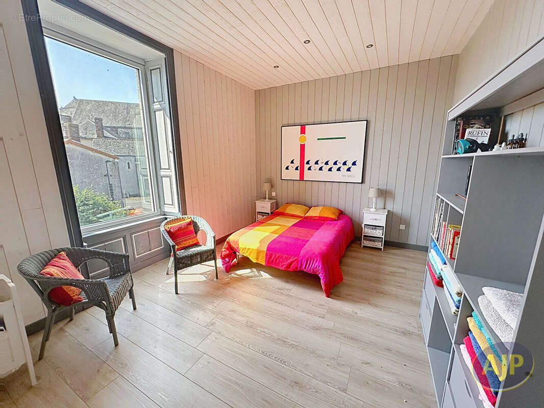 Maison à SAINT-MACAIRE-EN-MAUGES