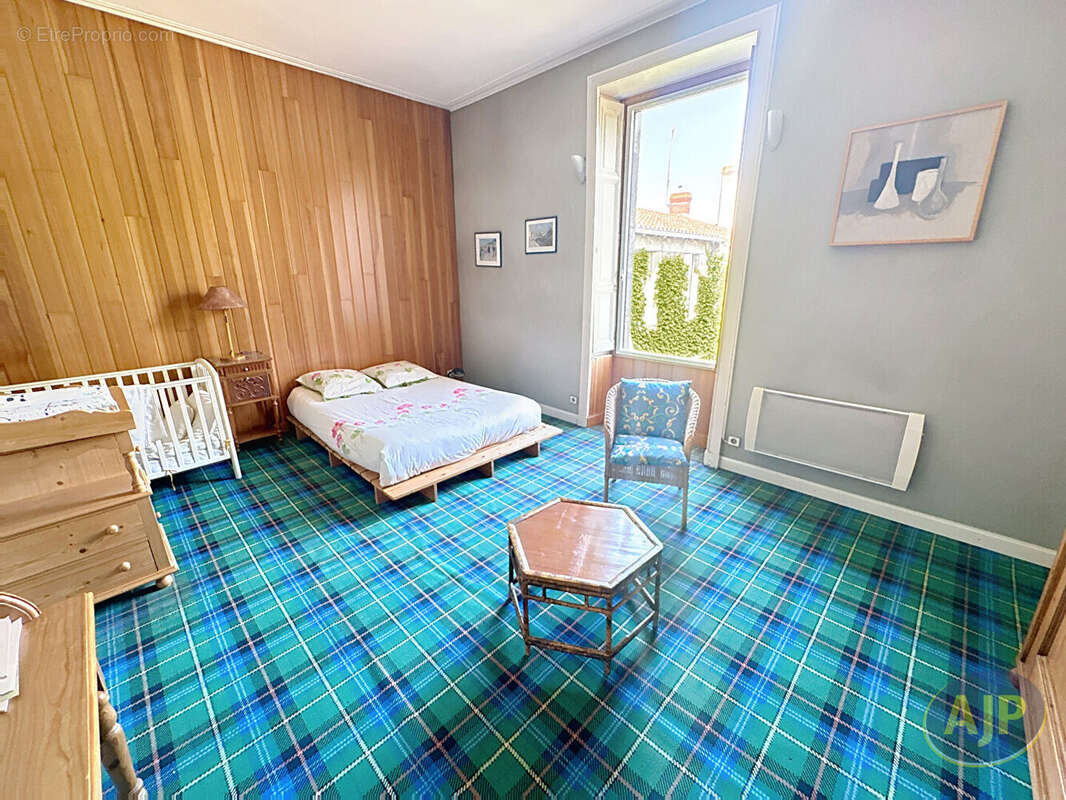 Maison à SAINT-MACAIRE-EN-MAUGES