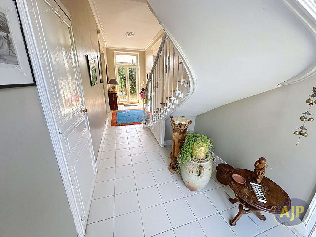 Maison à SAINT-MACAIRE-EN-MAUGES