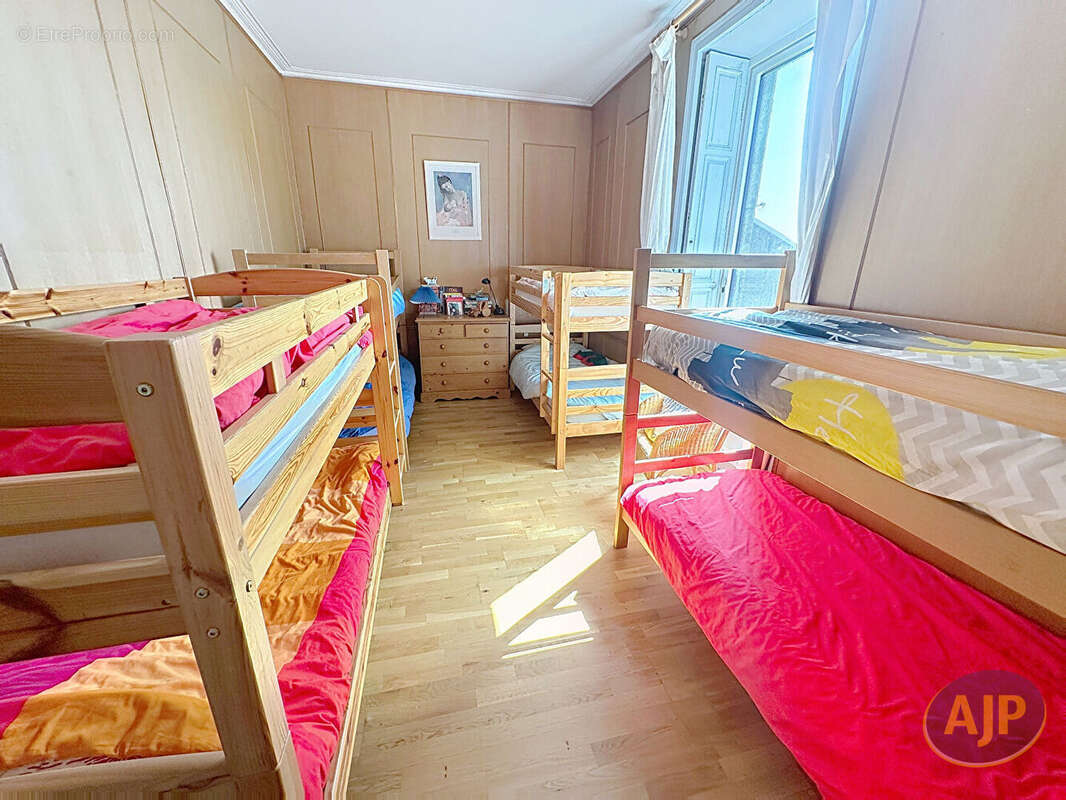 Maison à SAINT-MACAIRE-EN-MAUGES