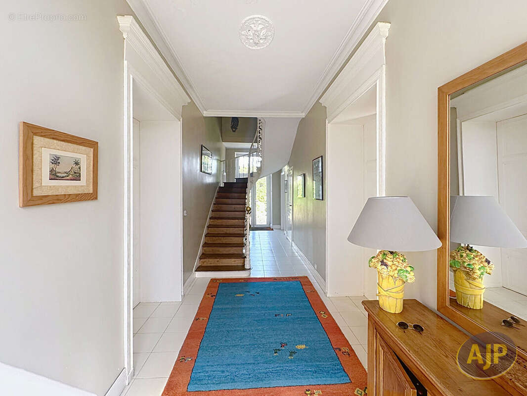 Maison à SAINT-MACAIRE-EN-MAUGES