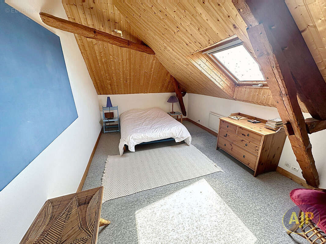 Maison à SAINT-MACAIRE-EN-MAUGES