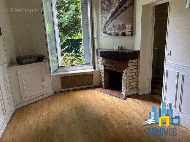 Appartement à COURBEVOIE