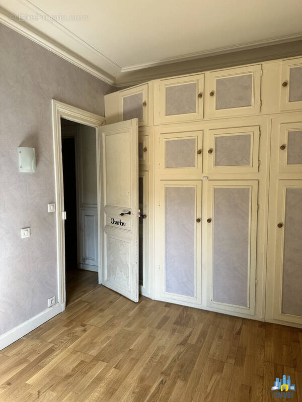 Appartement à COURBEVOIE