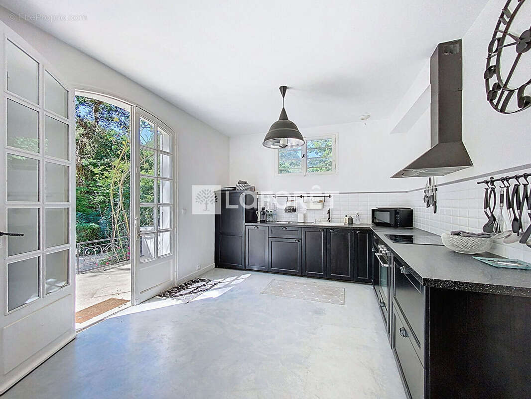 Maison à VERNEUIL-SUR-SEINE