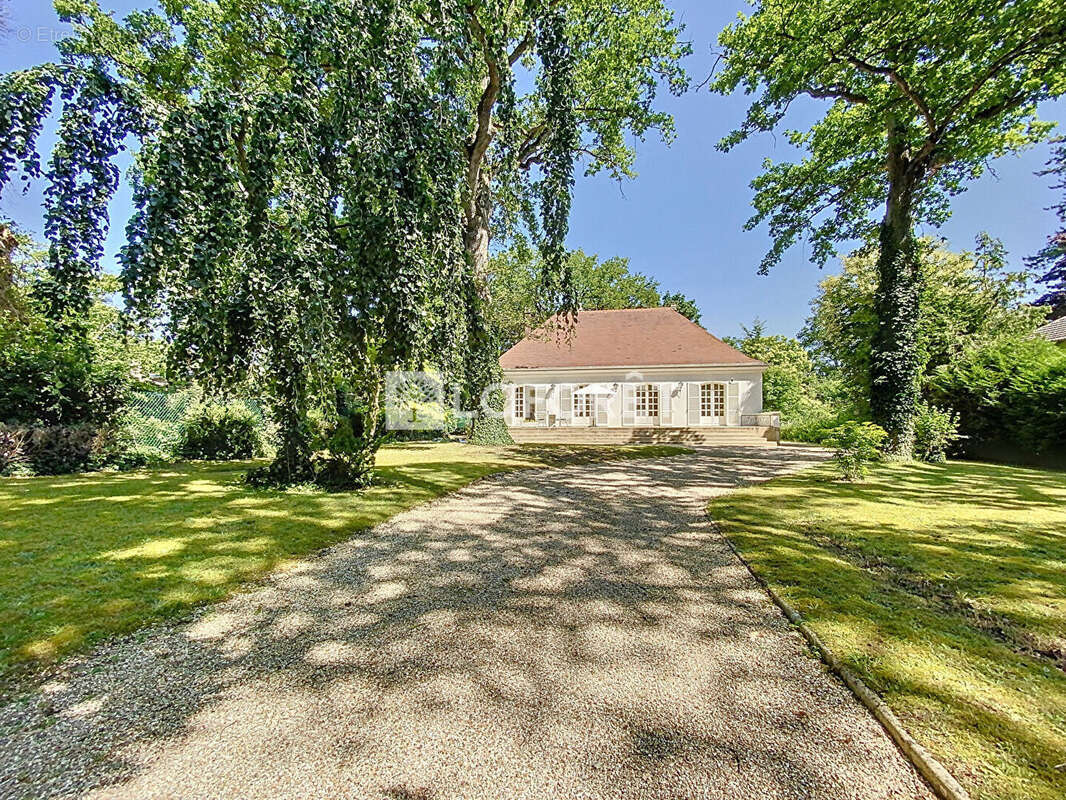 Maison à VERNEUIL-SUR-SEINE
