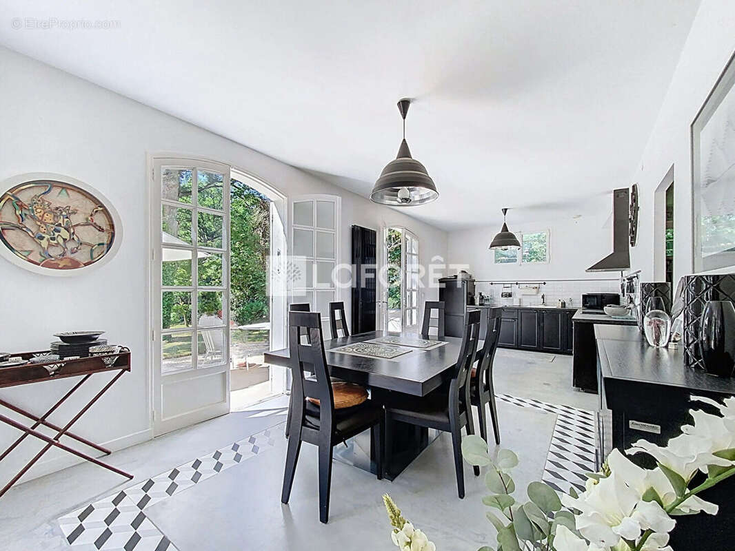 Maison à VERNEUIL-SUR-SEINE