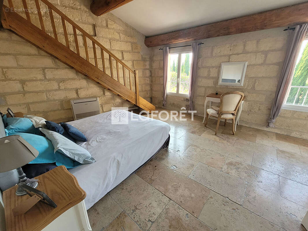 Appartement à SAINT-PIERRE-DE-MEZOARGUES