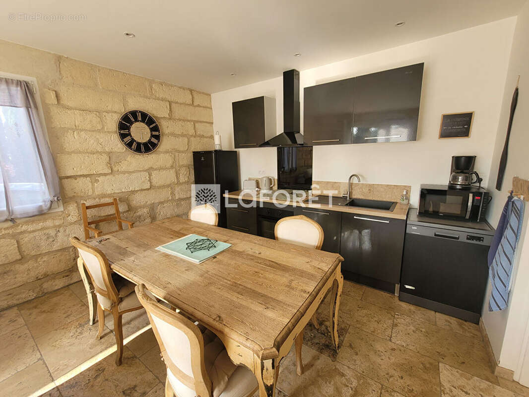 Appartement à SAINT-PIERRE-DE-MEZOARGUES