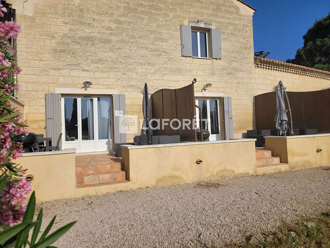 Appartement à SAINT-PIERRE-DE-MEZOARGUES