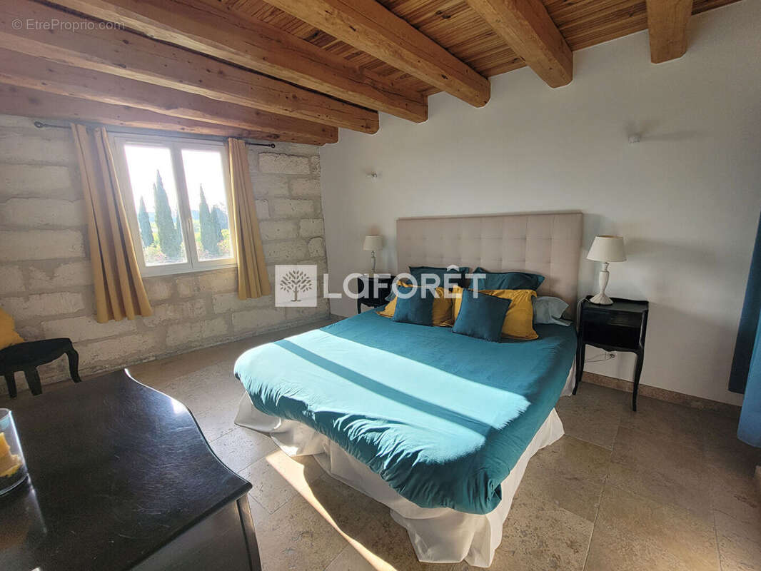 Appartement à SAINT-PIERRE-DE-MEZOARGUES