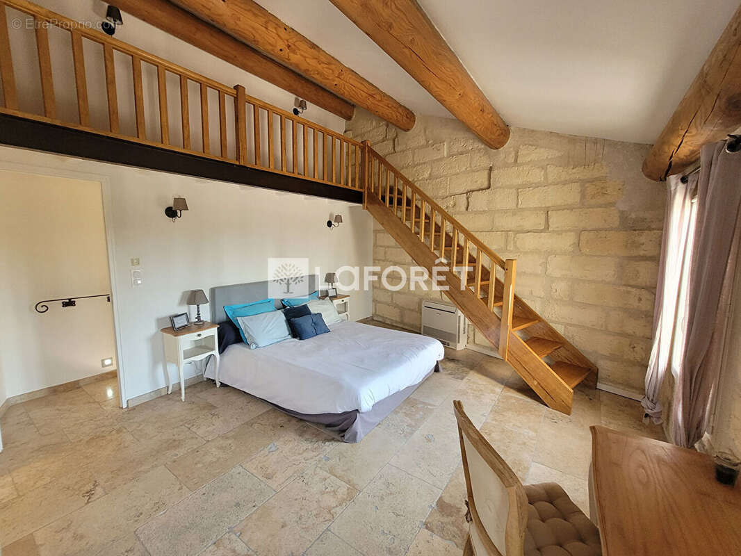 Appartement à SAINT-PIERRE-DE-MEZOARGUES