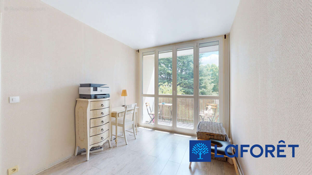 Appartement à CHILLY-MAZARIN