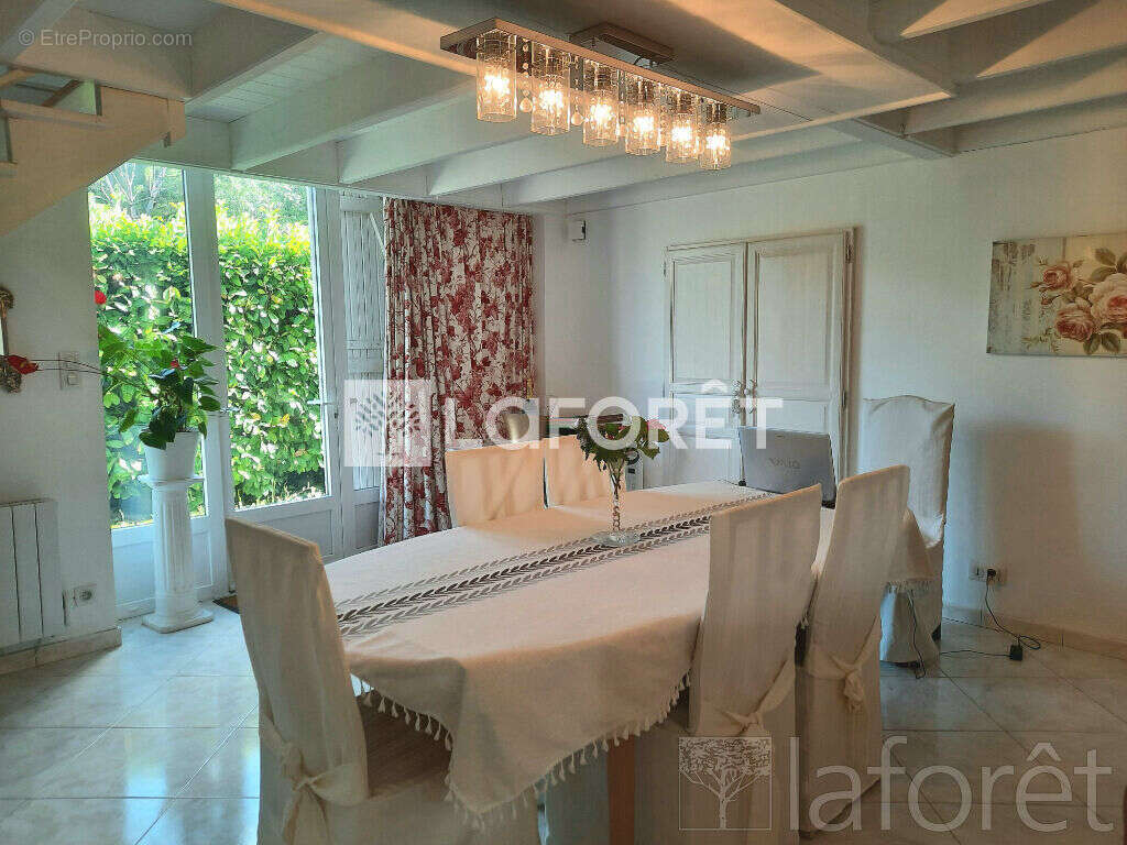 Maison à CASTELNAU-D&#039;AUZAN