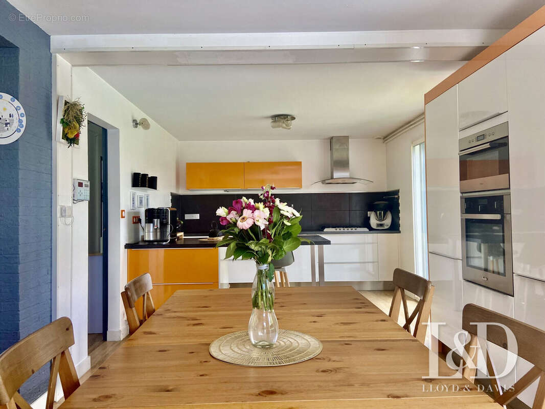 Maison à SAINTE-LUCE-SUR-LOIRE