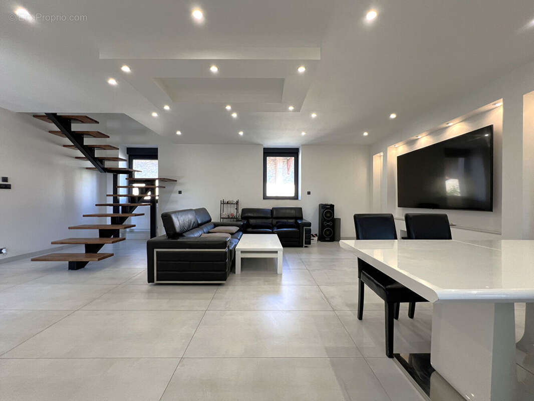 Maison à MONTALIEU-VERCIEU