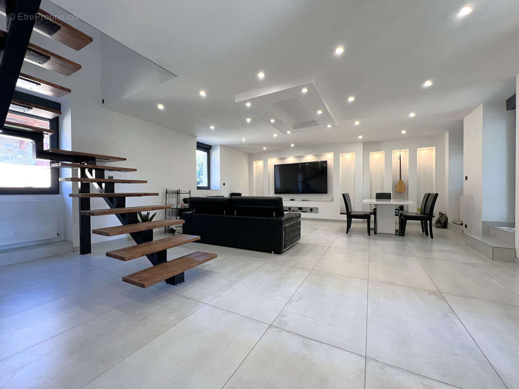 Maison à MONTALIEU-VERCIEU