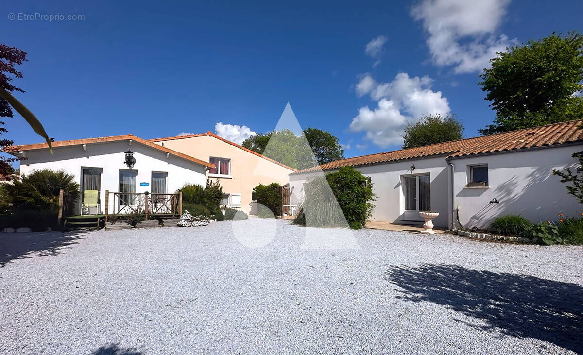 Maison à BOURCEFRANC-LE-CHAPUS