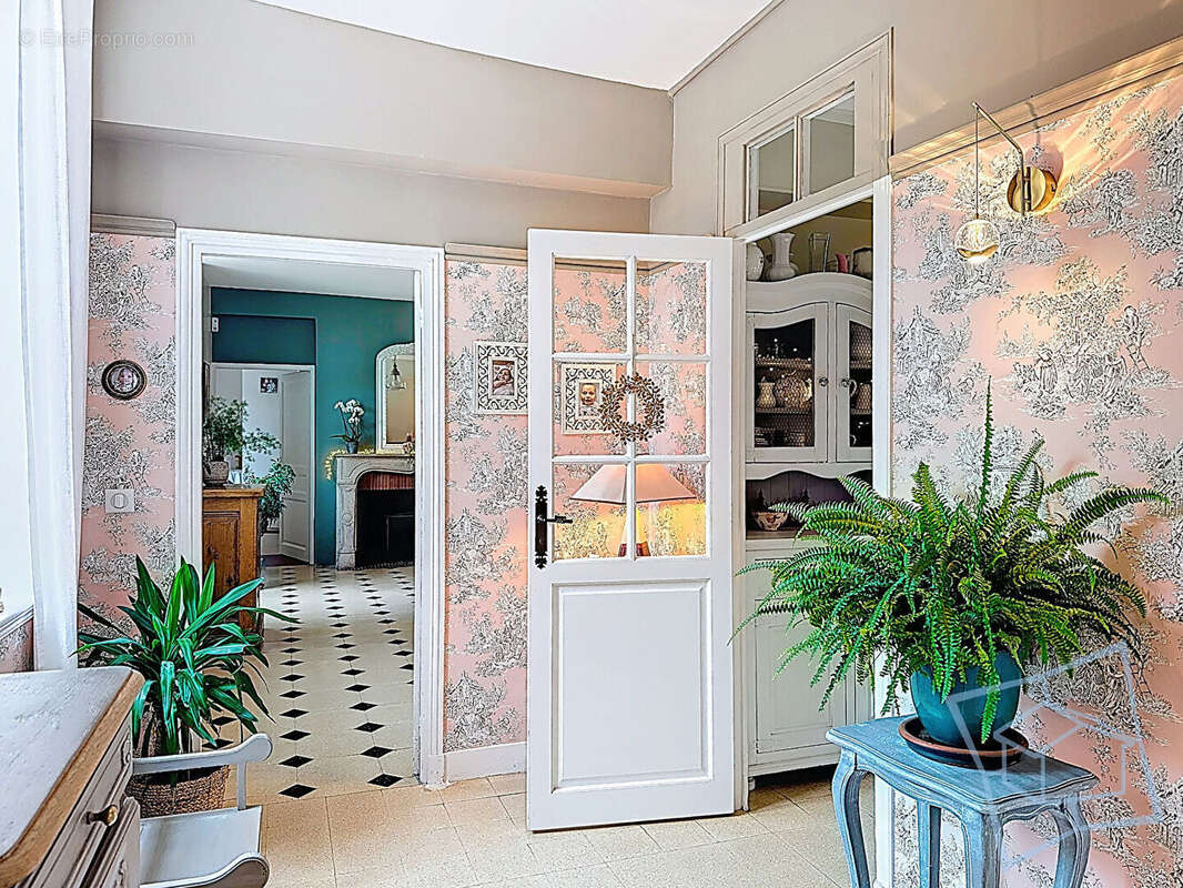 Maison à LA CELLE-LES-BORDES