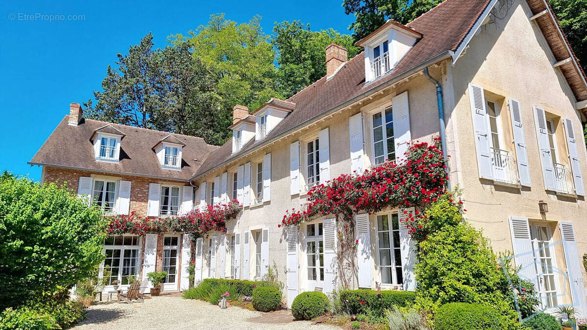 Maison à LA CELLE-LES-BORDES