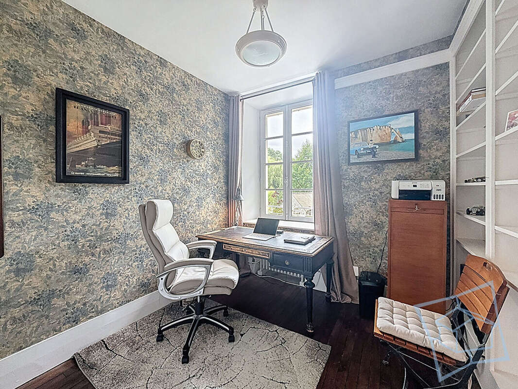 Maison à LA CELLE-LES-BORDES