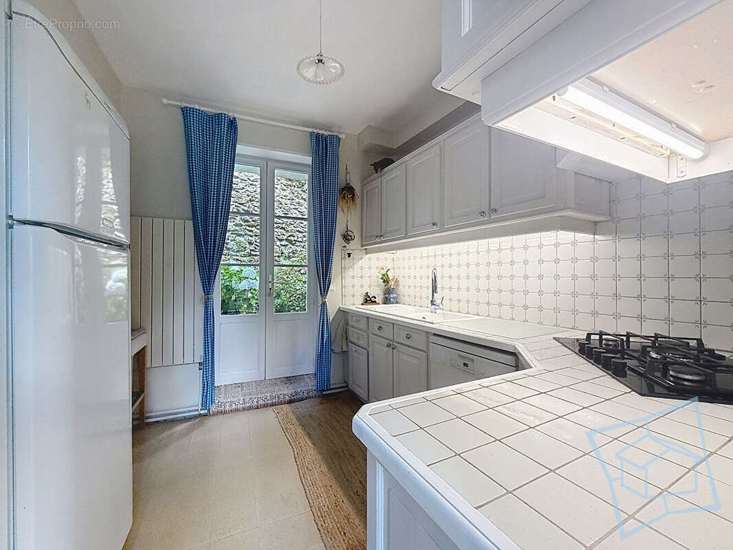 Maison à LA CELLE-LES-BORDES