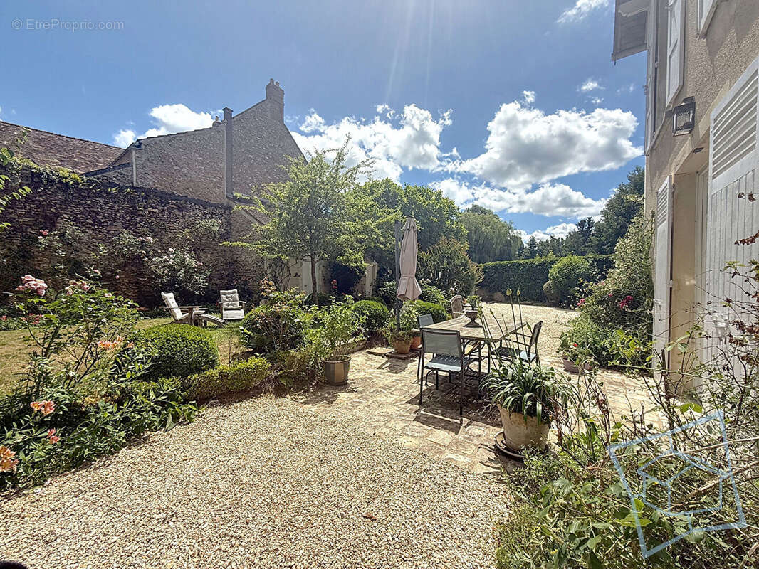 Maison à LA CELLE-LES-BORDES