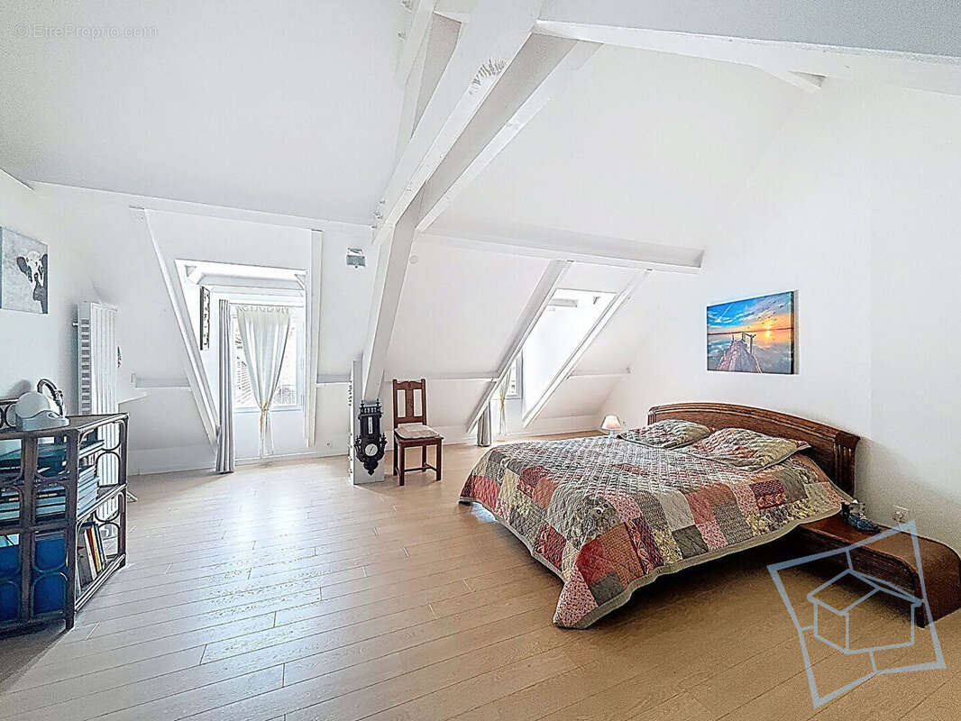 Maison à LA CELLE-LES-BORDES