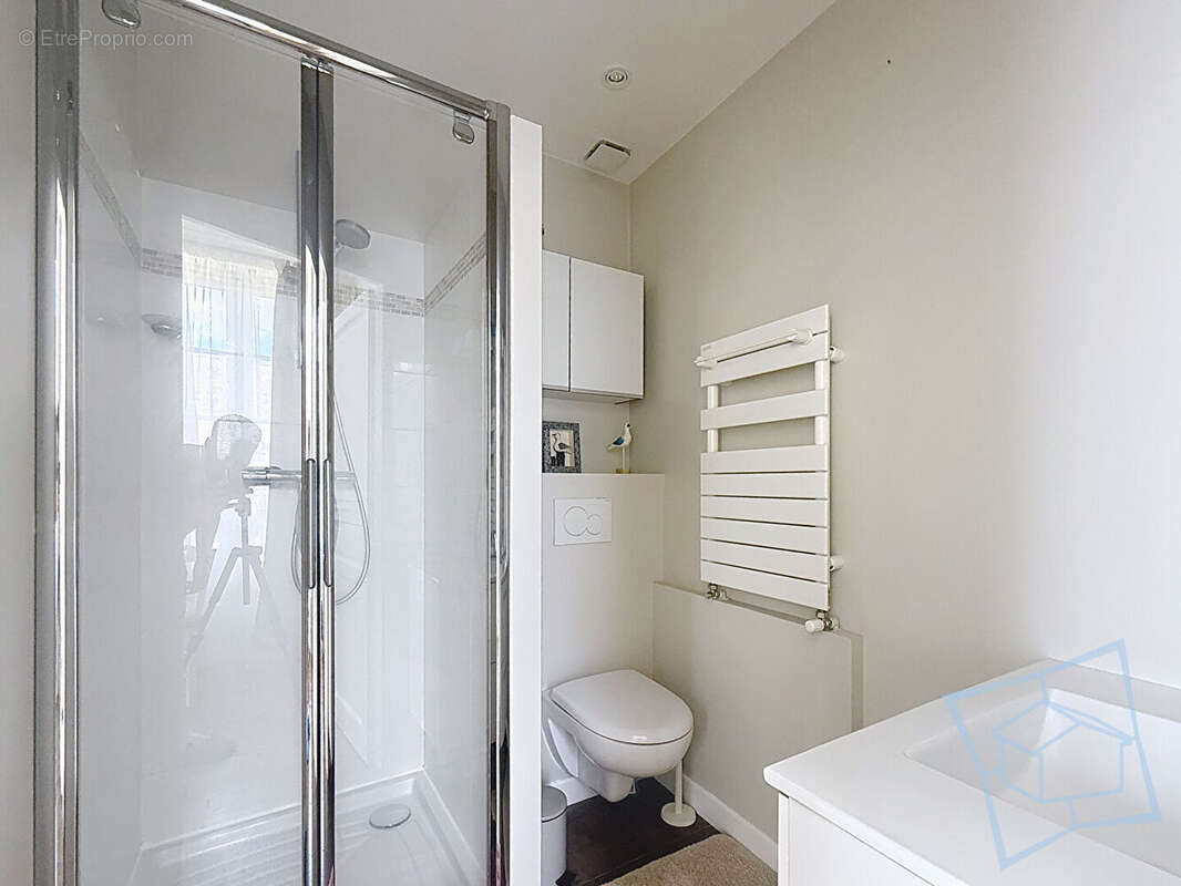 Maison à LA CELLE-LES-BORDES